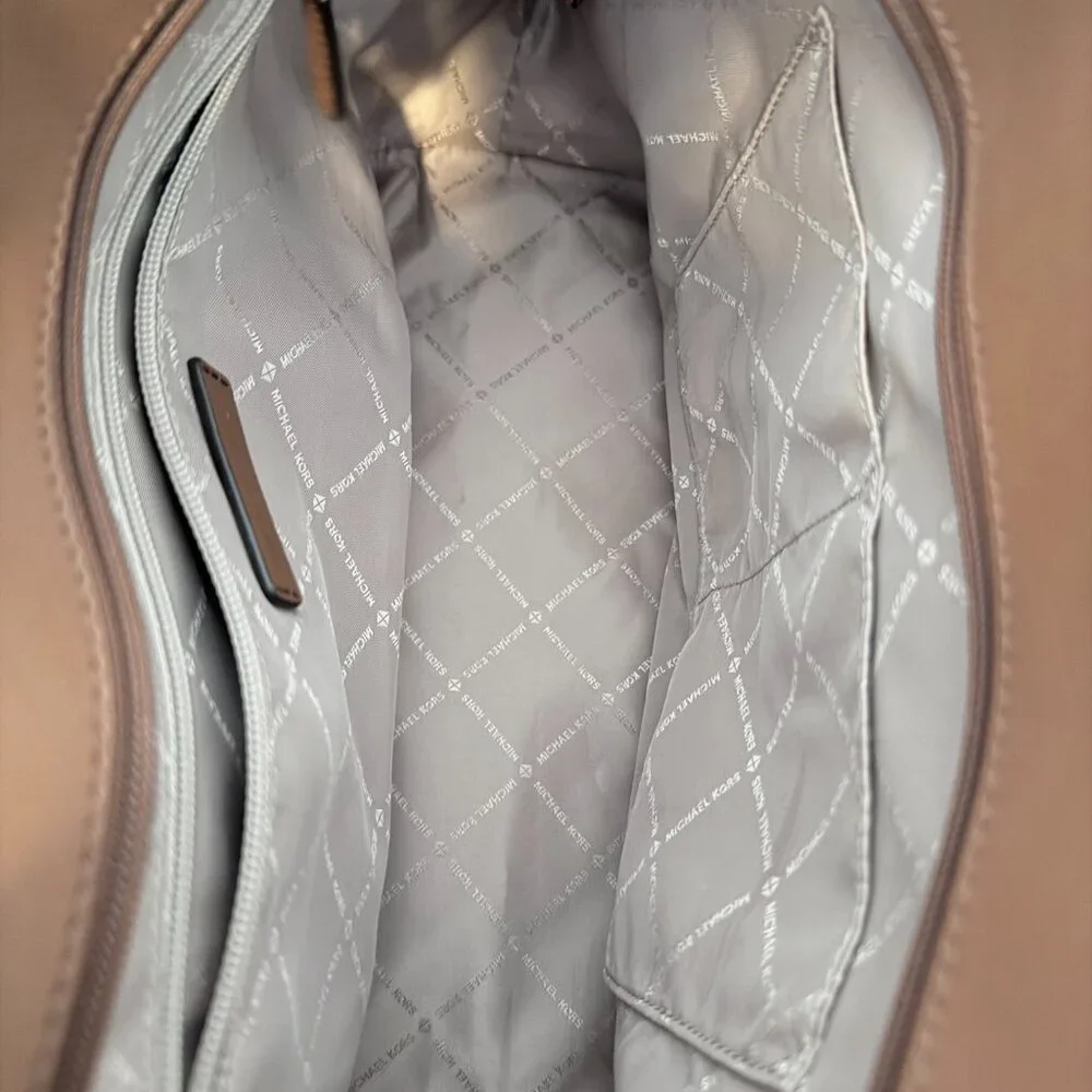 Michael Kors Women's Gilly Large Signature Tote - Picture 2 of 2